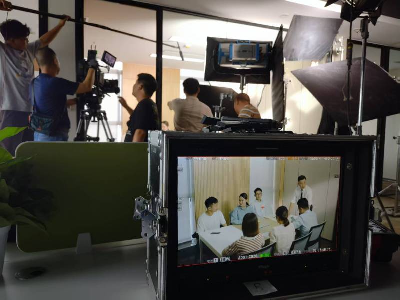 涞水县TVC拍摄公司：科技产品视觉化大师，诠释未来感与功能美学